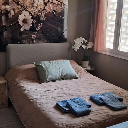 A Cozy Affordable Place At Voula Athen Exterior foto